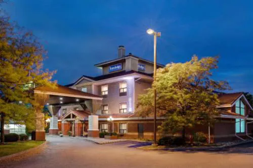 Travelodge by Wyndham Oshawa Whitby hotel hero