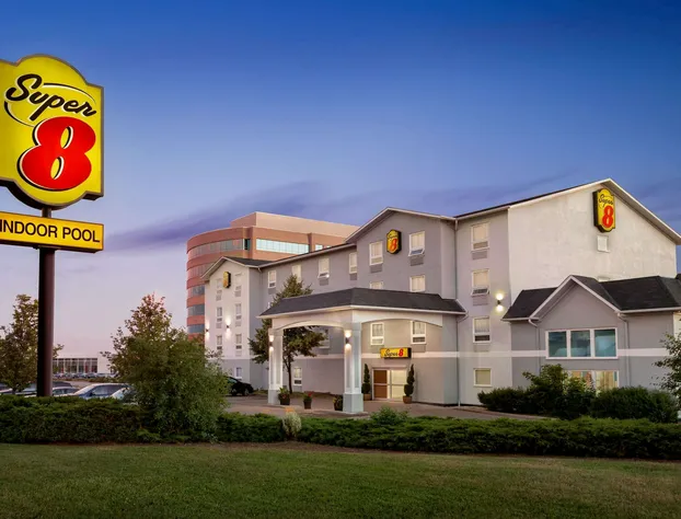 Super 8 by Wyndham Ajax/Toronto On hotel detail image 1