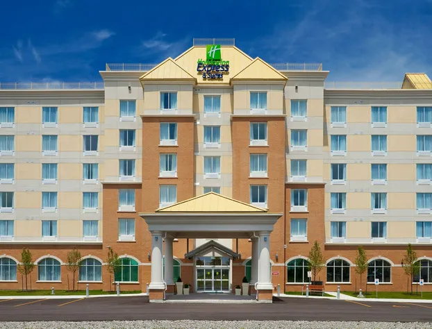 Holiday Inn Express Hotel & Suites CLARINGTON - BOWMANVILLE by IHG hotel detail image 2