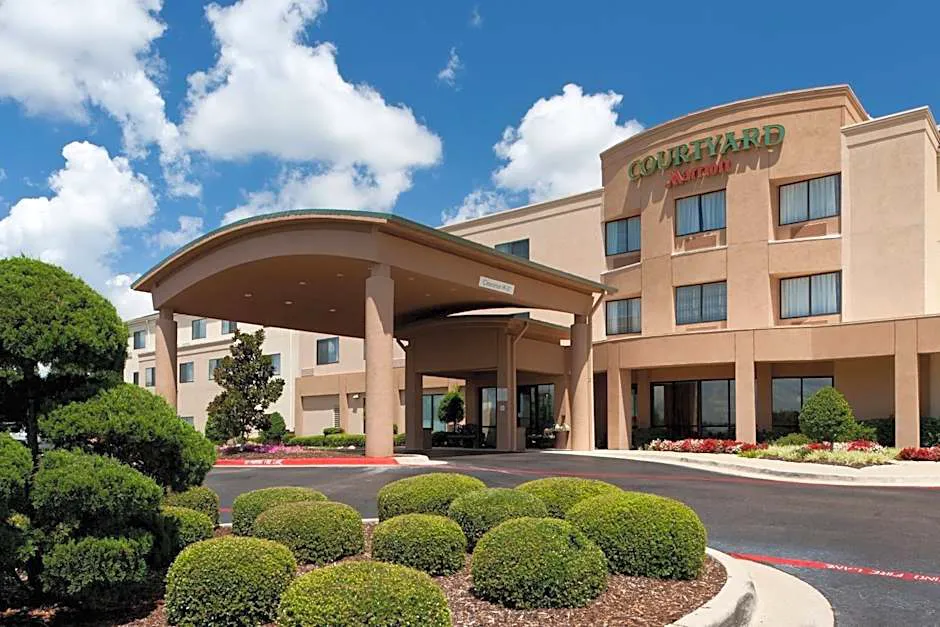 Courtyard by Marriott Texarkana hotel hero