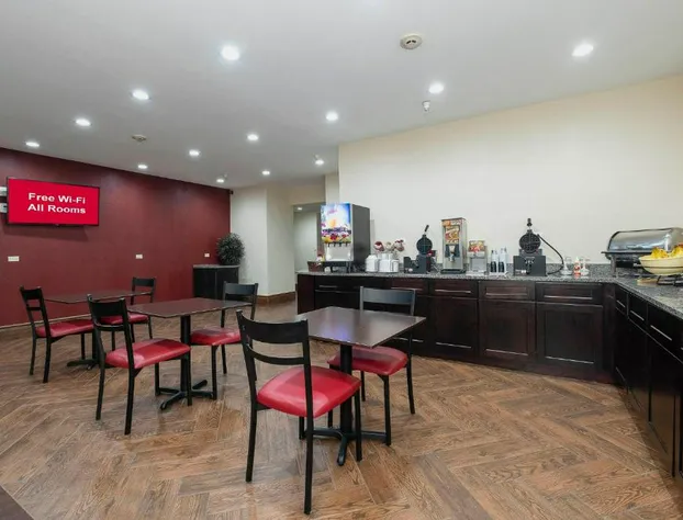 Econo Lodge Inn & Suites hotel detail image 3