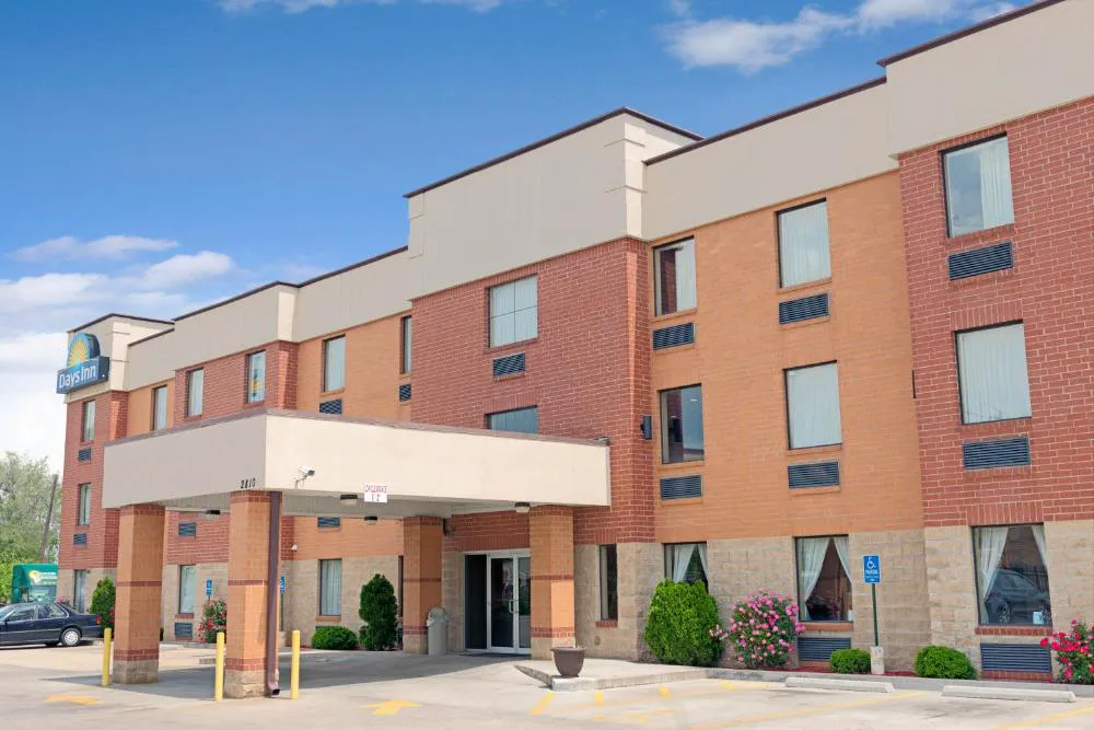 Days Inn by Wyndham Downtown St. Louis hotel hero