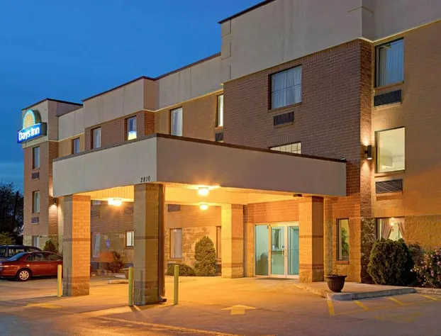 Days Inn by Wyndham Downtown St. Louis hotel detail image 1