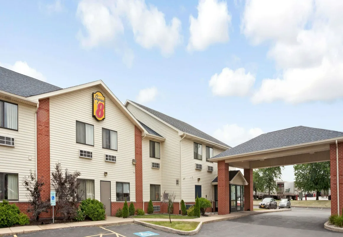 Super 8 by Wyndham Monee hotel hero