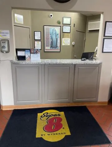 Super 8 by Wyndham Alton hotel detail image 3