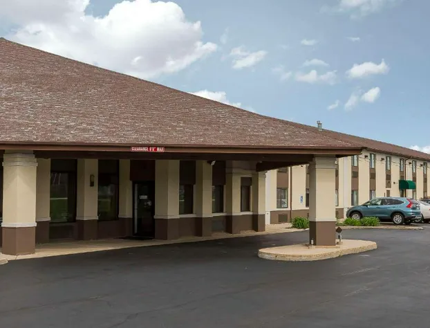 Quality Inn Sycamore - DeKalb hotel detail image 1