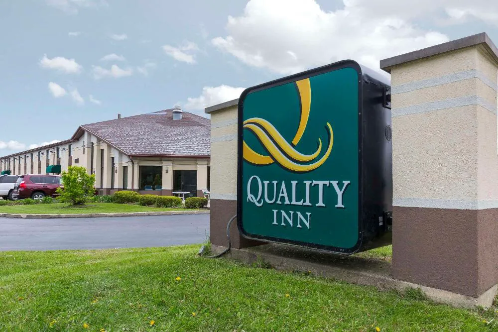 Quality Inn Sycamore - DeKalb hotel hero
