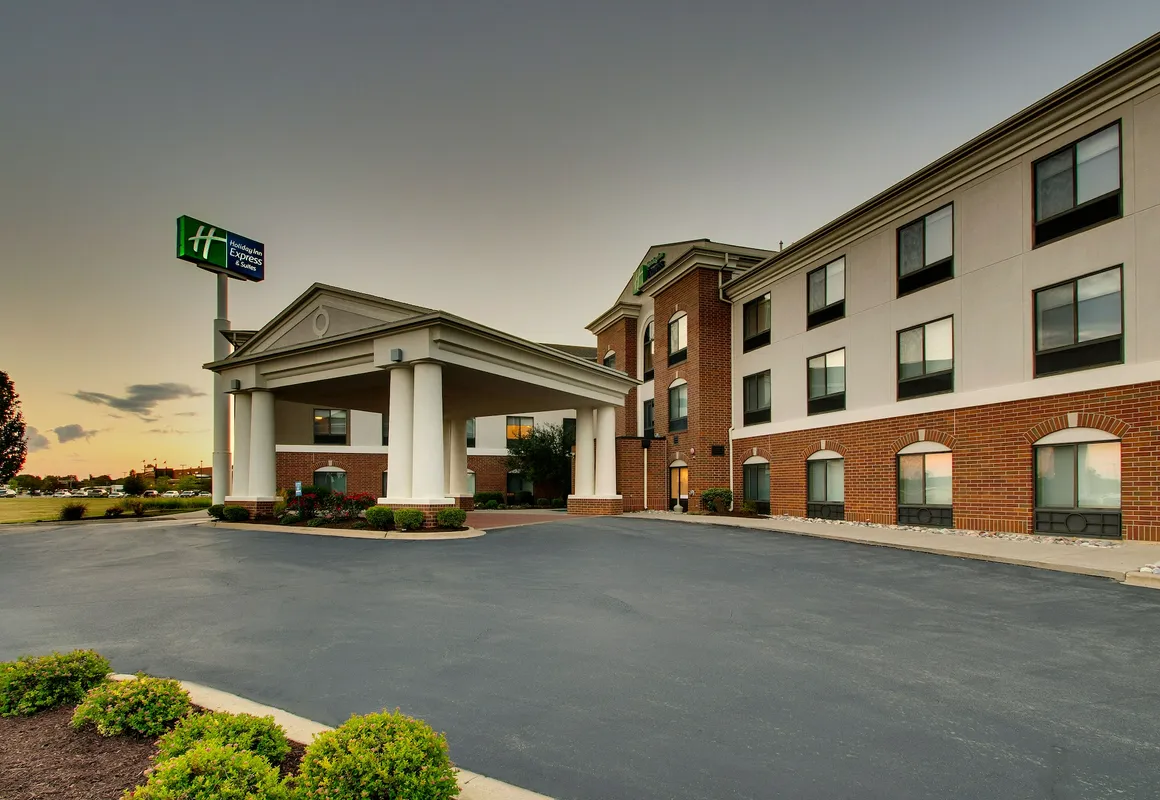 Holiday Inn Express & Suites Morris by IHG hotel hero