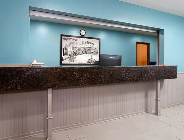 Super 8 by Wyndham McHenry/Fox Lake Area hotel detail image 2