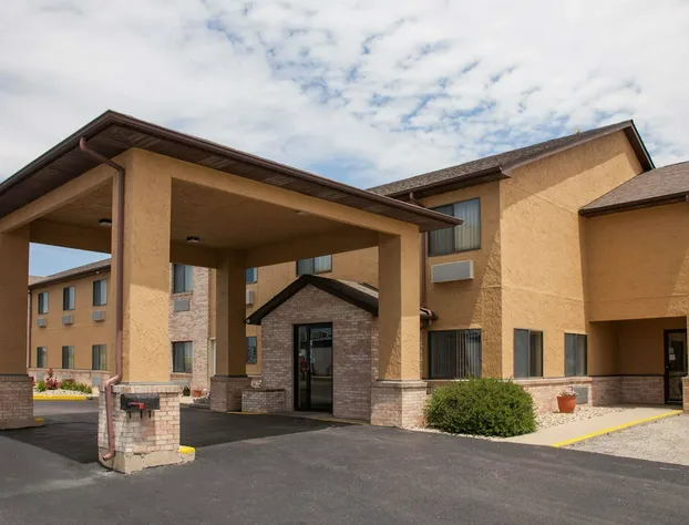 Super 8 by Wyndham Dwight hotel detail image 1