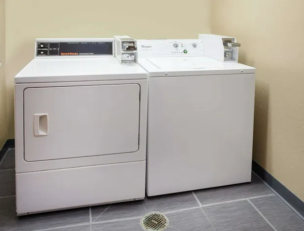 Super 8 by Wyndham Dwight hotel detail image 4