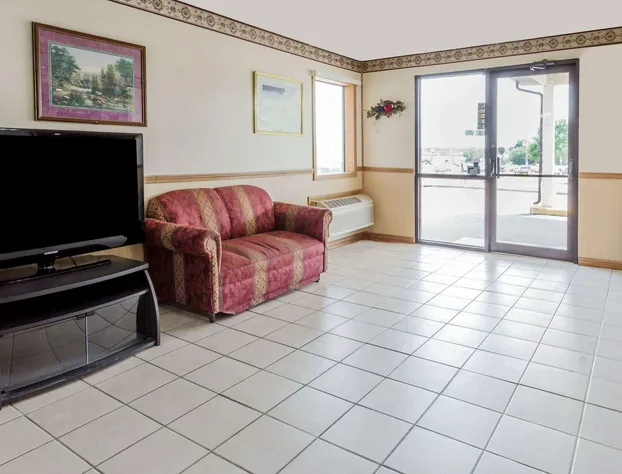 Super 8 by Wyndham Morris hotel detail image 1