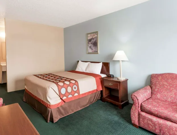 Super 8 by Wyndham Woodstock hotel detail image 1