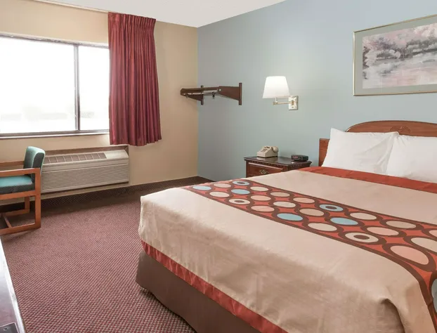 Super 8 by Wyndham Woodstock hotel detail image 2