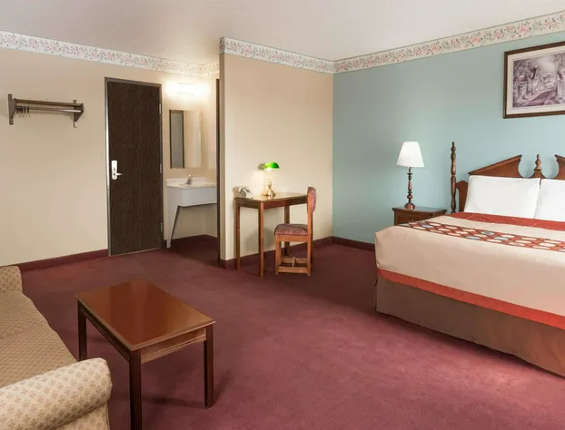 Super 8 by Wyndham Woodstock hotel detail image 3