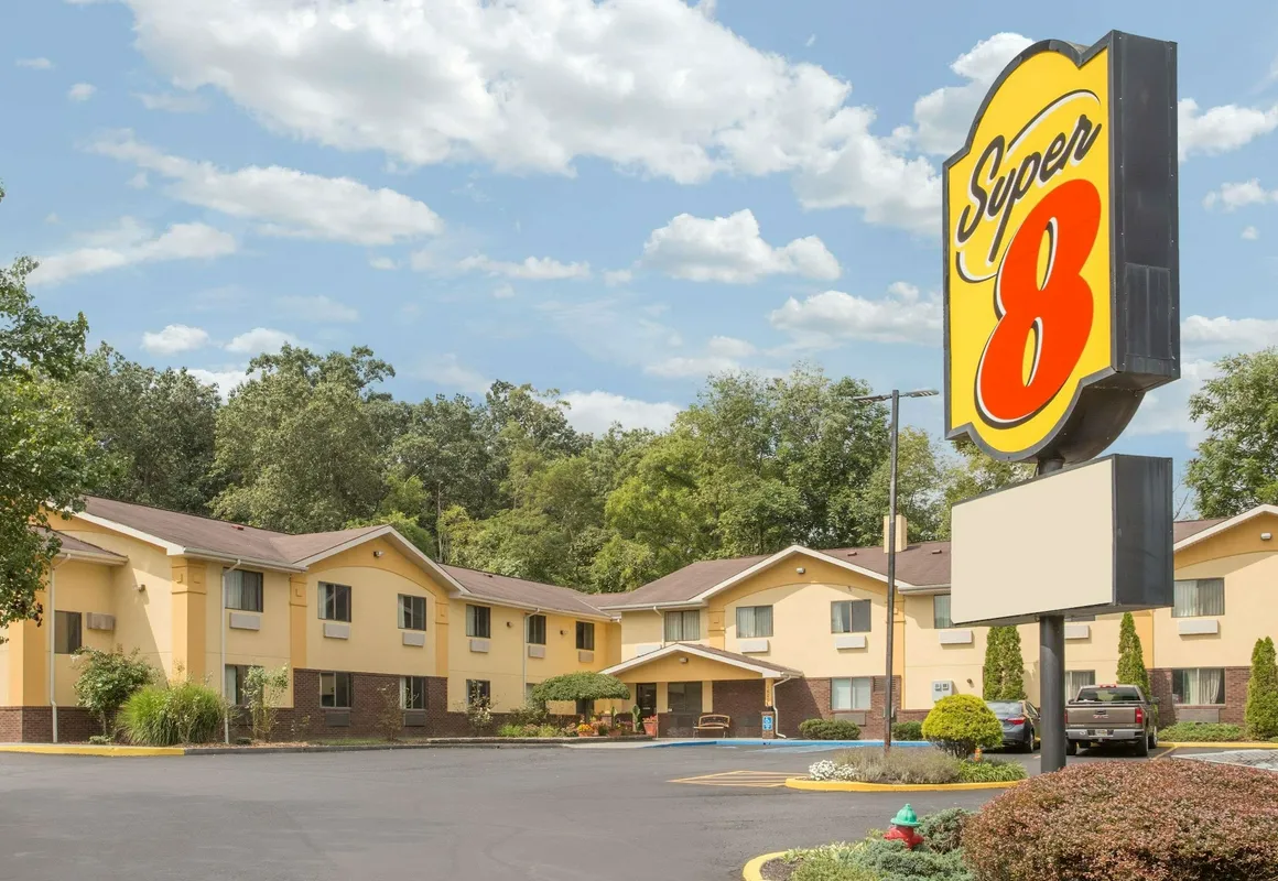 Super 8 by Wyndham Radford VA hotel hero