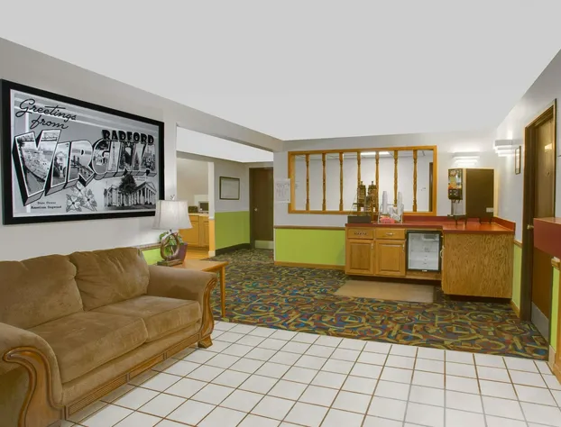Super 8 by Wyndham Radford VA hotel detail image 2