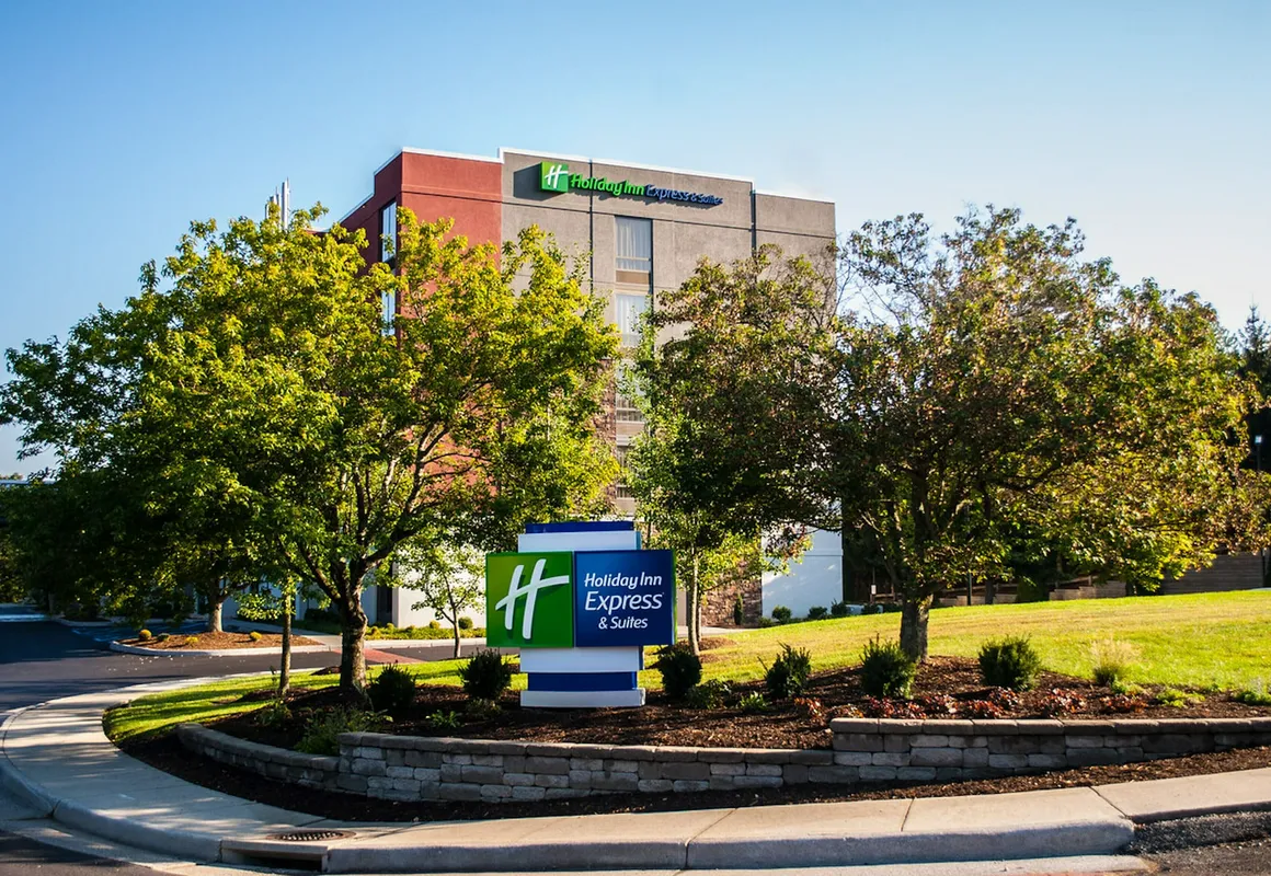 Holiday Inn Express & Suites Blacksburg - University Area by IHG hotel hero