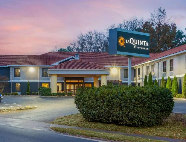 La Quinta Inn by Wyndham Radford hotel detail image 3