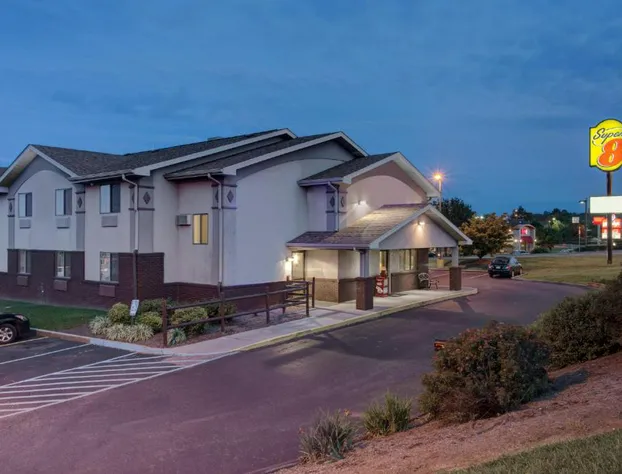 Super 8 by Wyndham Christiansburg/Blacksburg Area hotel detail image 1