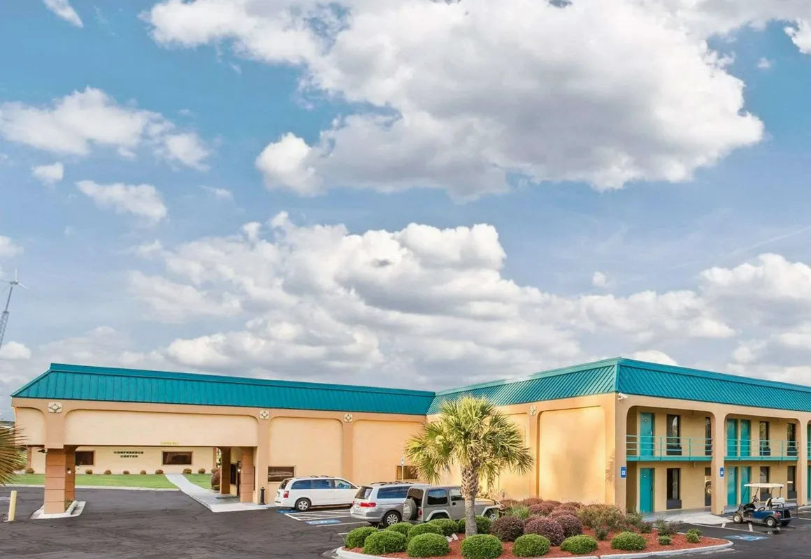 Quality Inn Macon West hotel hero