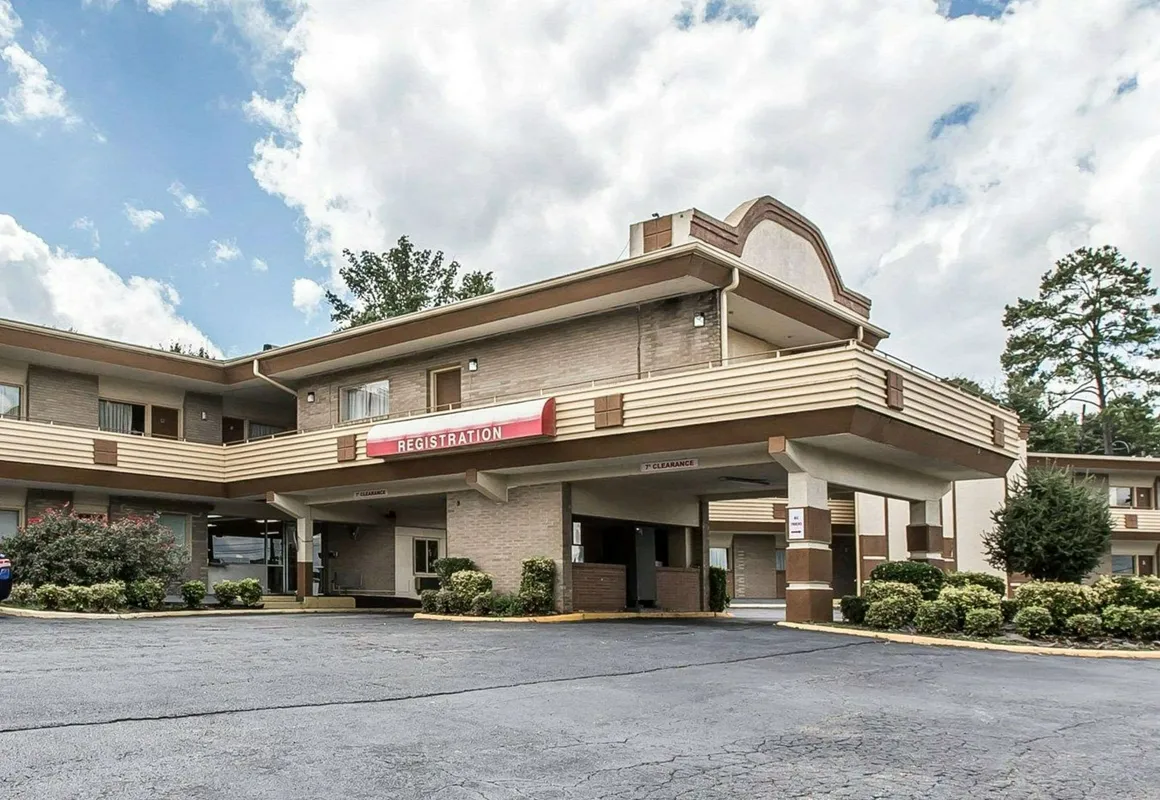 Econo Lodge Macon hotel hero