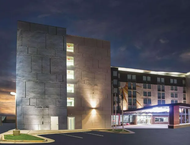 La Quinta Inn & Suites by Wyndham Winchester hotel detail image 1