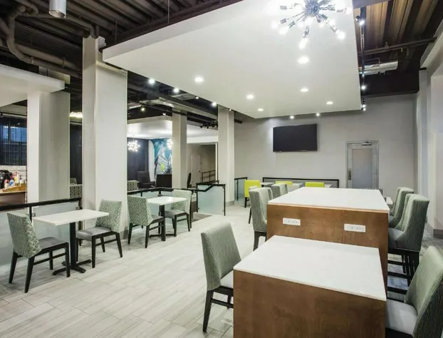 La Quinta Inn & Suites by Wyndham Winchester hotel detail image 4