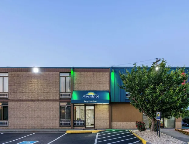 Days Inn by Wyndham Winchester hotel detail image 1