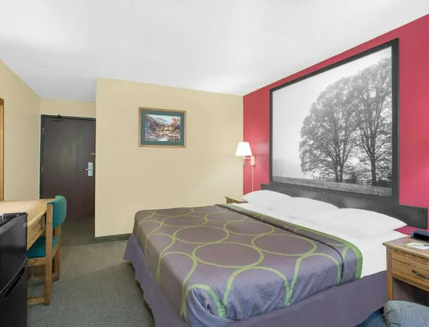 Super 8 by Wyndham Roanoke VA hotel detail image 3