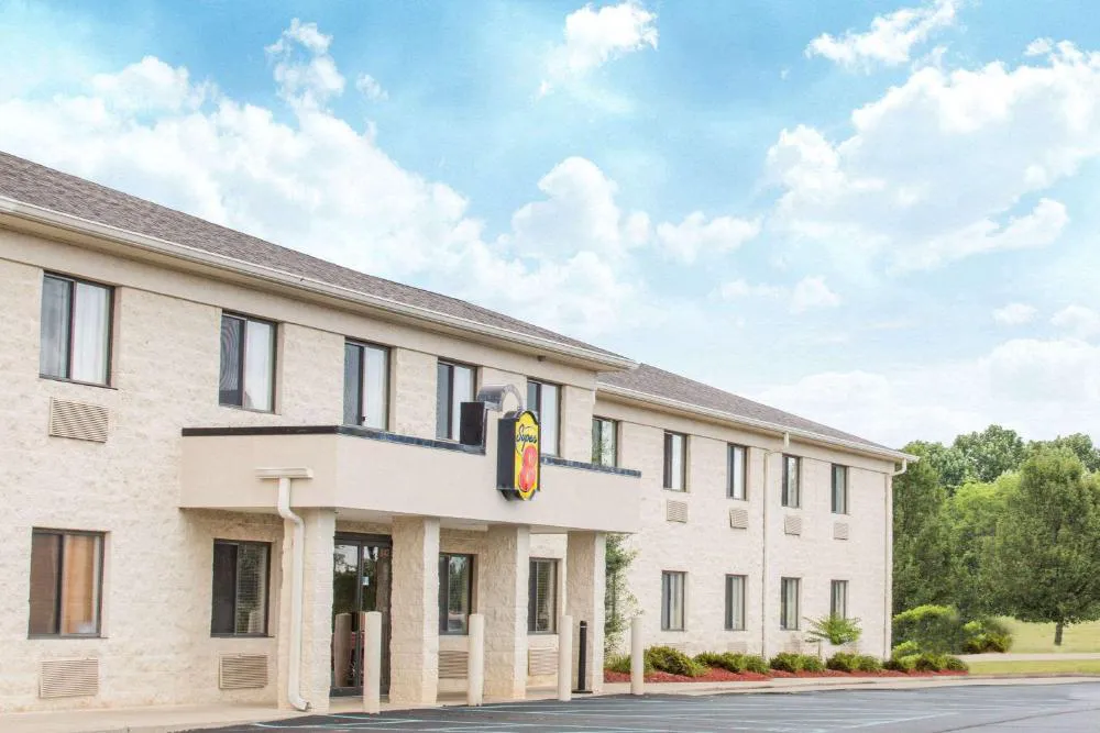 Super 8 by Wyndham Bedford hotel hero