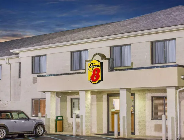 Super 8 by Wyndham Bedford hotel detail image 2