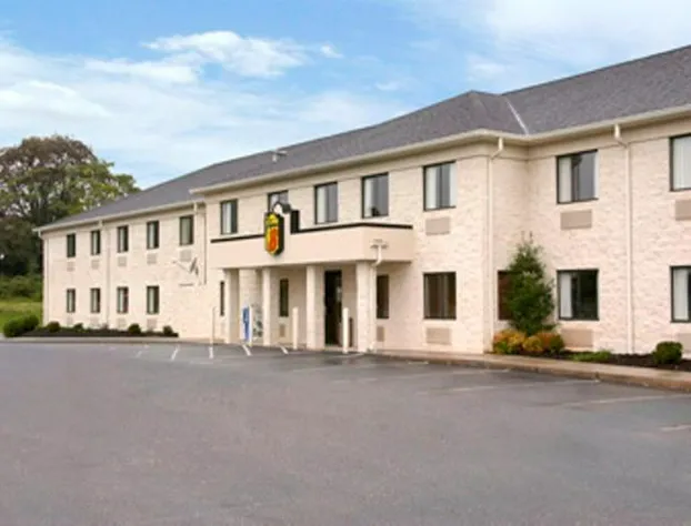 Super 8 by Wyndham Bedford hotel detail image 1