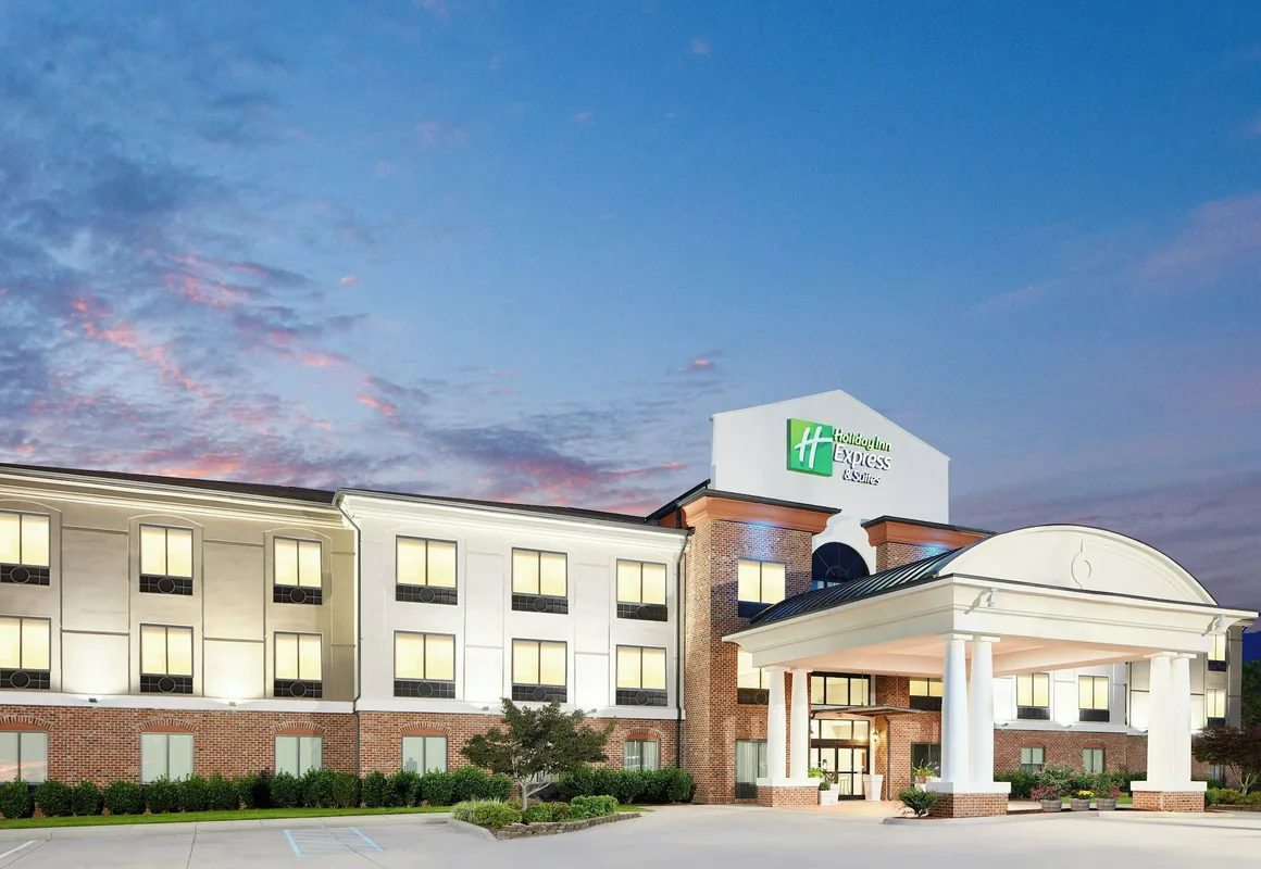 Holiday Inn Express & Suites Salem by IHG hotel hero