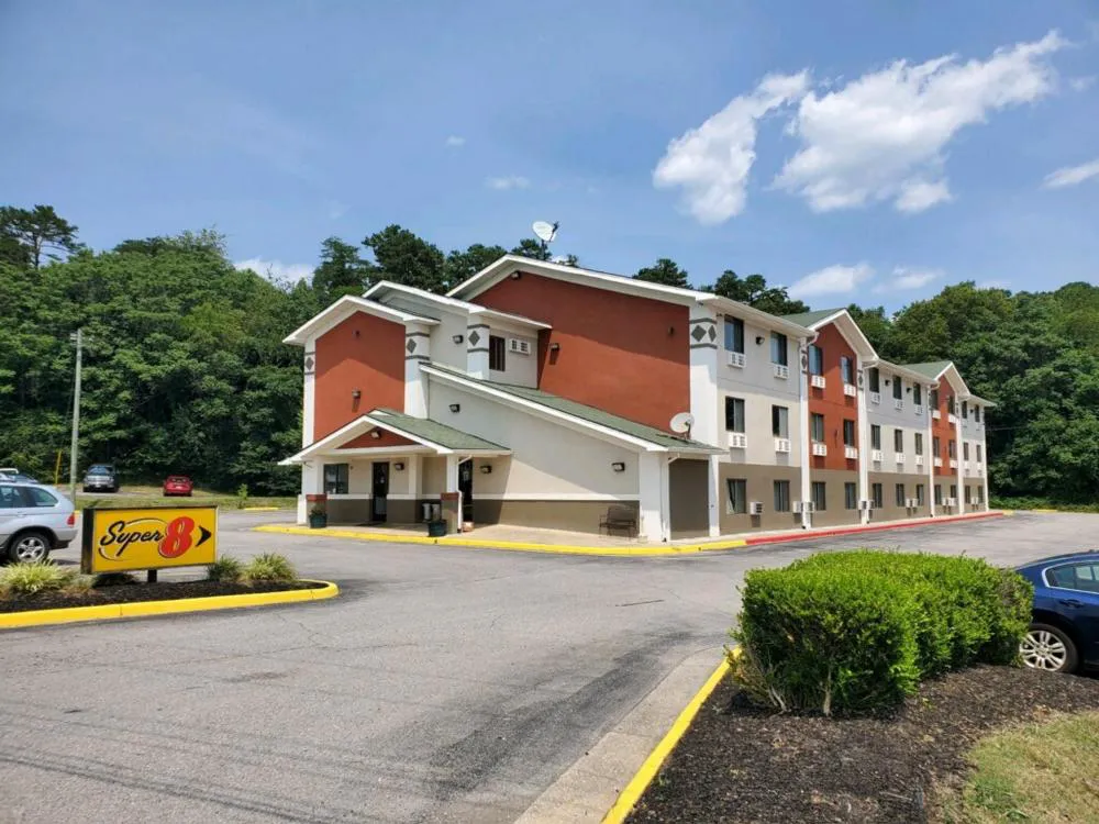 Super 8 by Wyndham Salem VA hotel hero