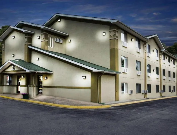 Super 8 by Wyndham Salem VA hotel detail image 1