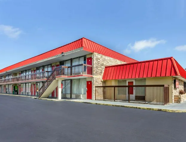 Econo Lodge Roanoke Civic Center hotel detail image 2