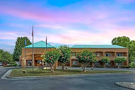 Comfort Suites Inn at Ridgewood Farm hotel hero