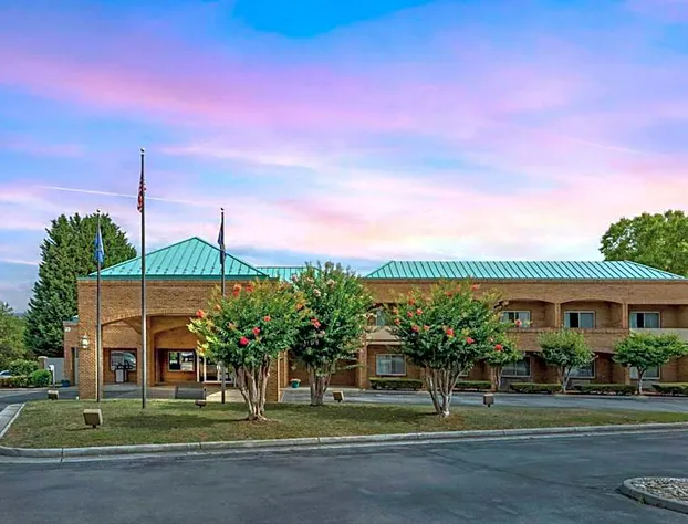 Comfort Suites Inn at Ridgewood Farm hotel detail image 1