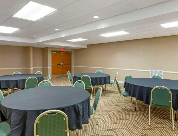 Comfort Suites Inn at Ridgewood Farm hotel detail image 1