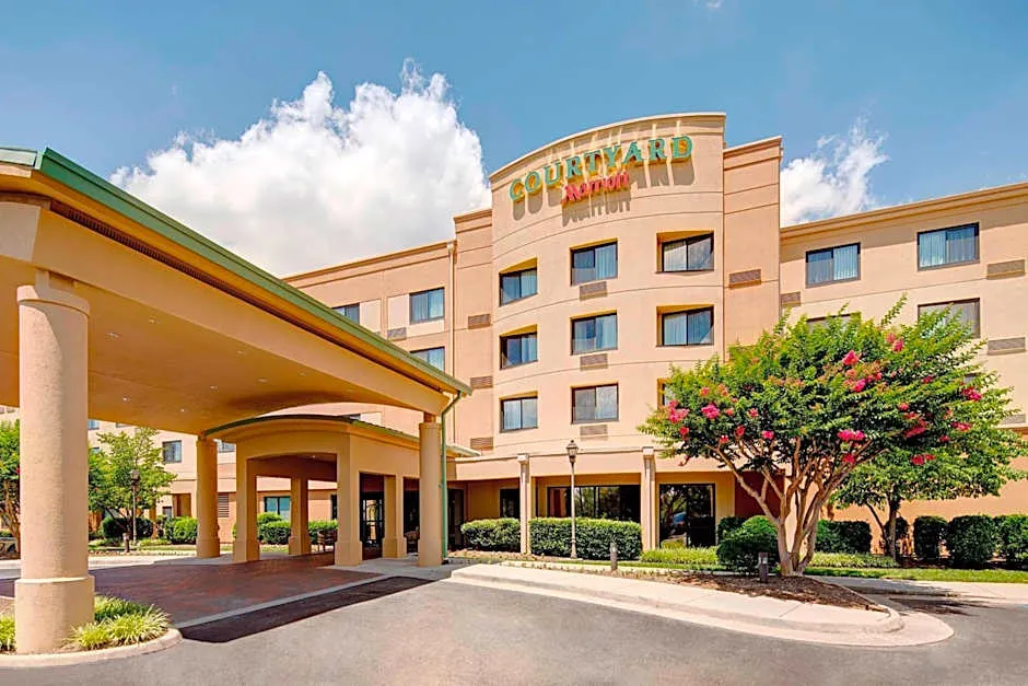 Courtyard by Marriott Roanoke Airport hotel hero