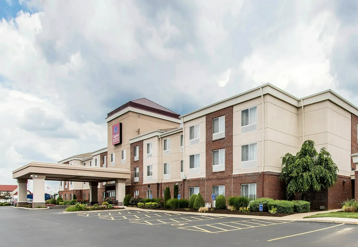Comfort Suites Mount Vernon hotel hero