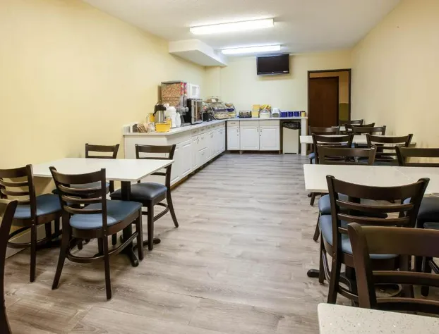 Days Inn by Wyndham Cadillac hotel detail image 3