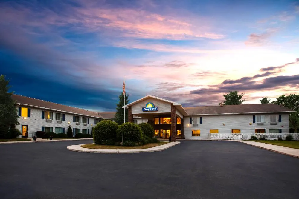 Days Inn by Wyndham Cadillac hotel hero