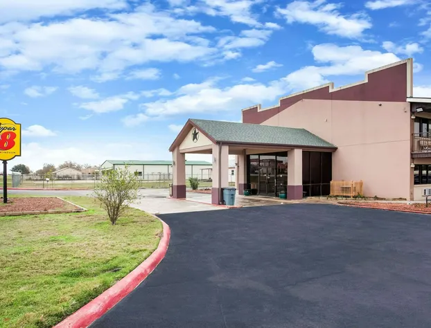 Super 8 by Wyndham Giddings hotel detail image 3