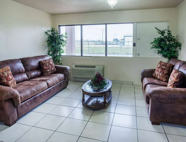 Super 8 by Wyndham Giddings hotel detail image 4