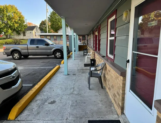 Economy Inn Cadillac hotel detail image 3