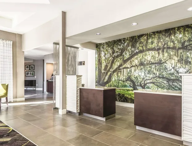 La Quinta Inn & Suites by Wyndham Alexandria Airport hotel detail image 1