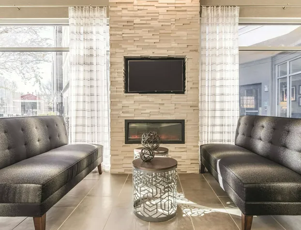 La Quinta Inn & Suites by Wyndham Alexandria Airport hotel detail image 4