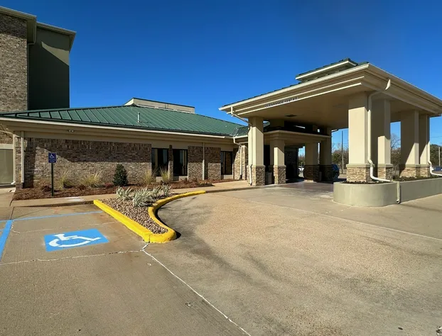 Super 8 by Wyndham Alexandria LA hotel detail image 1